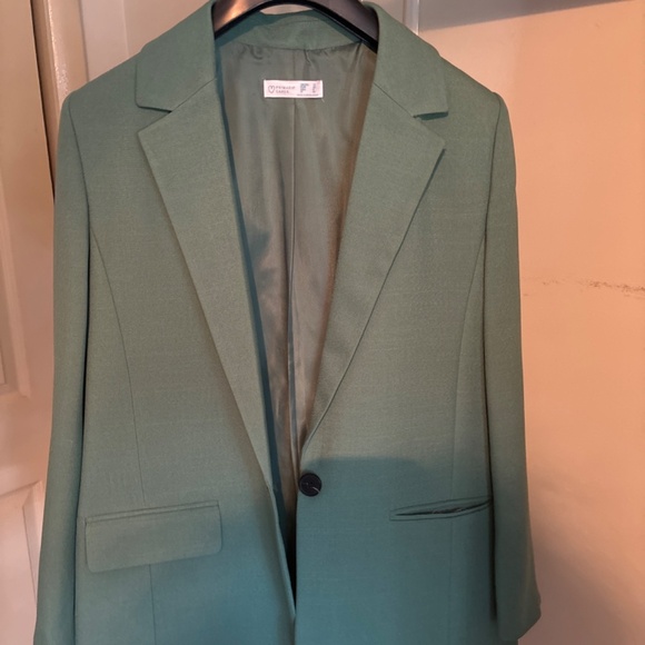 ⭐️Ladies Jacket - Picture 2 of 2